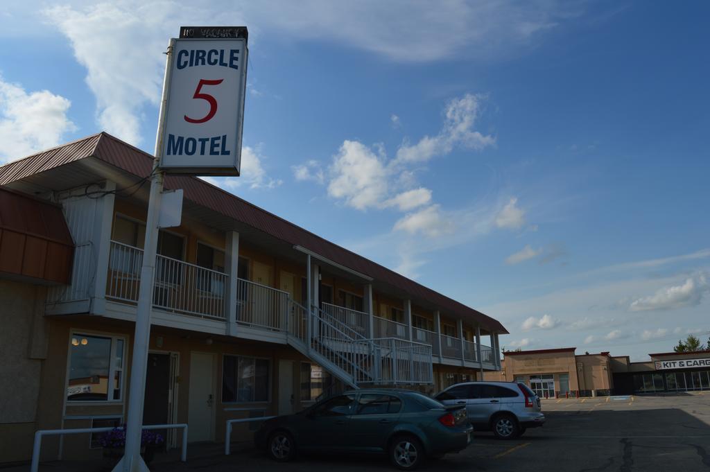 Circle 5 Motel Olds 외부 사진